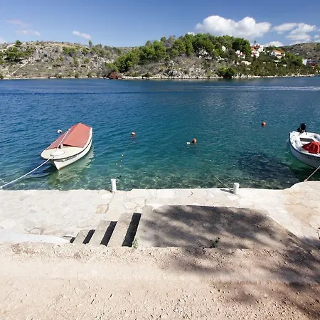 Vila Agazio